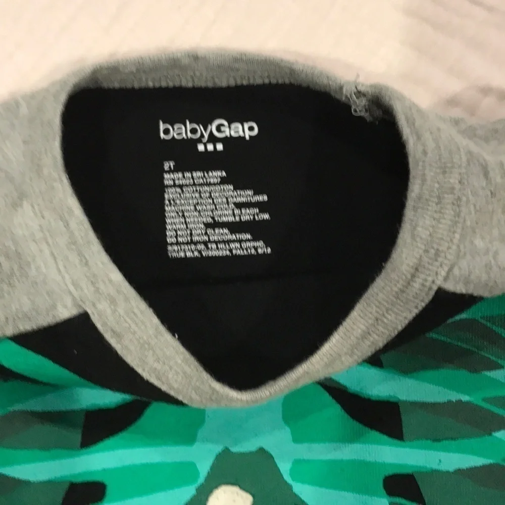 Gap EUC Halloween Candy shirt 2T